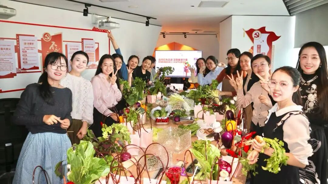 新海航易航科技开展三八妇女节“追寻红色足迹，汲取奋进力量”主题党日活动