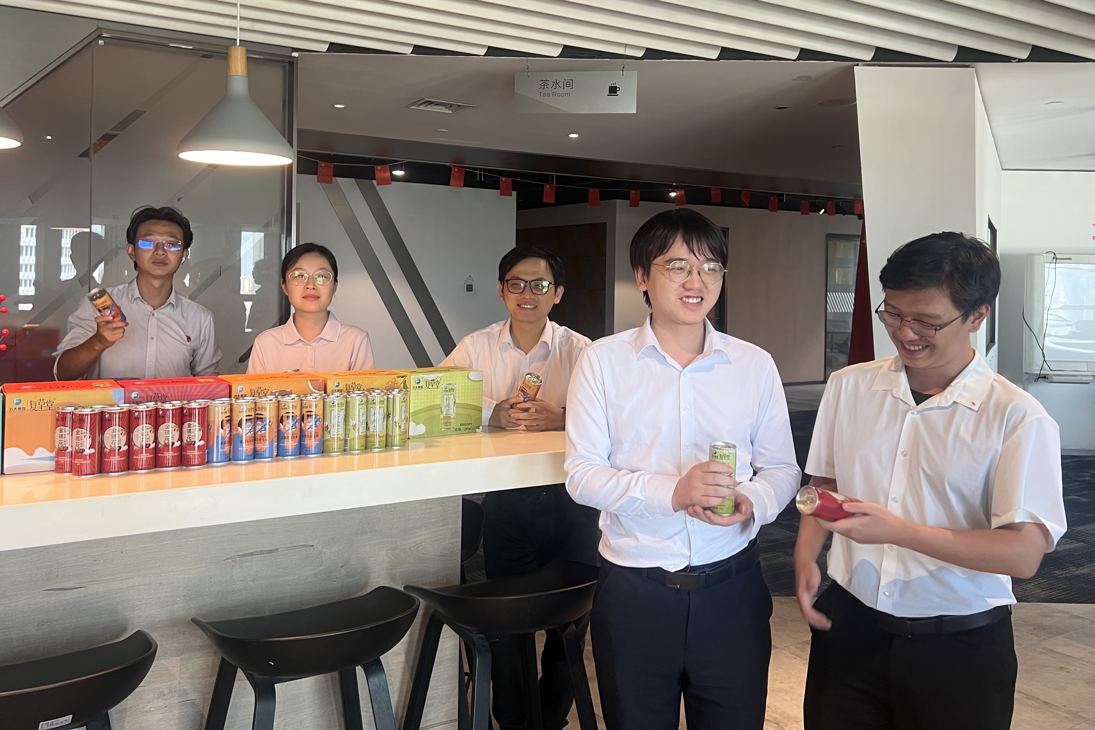 夏日“凉”方已送达！新海航易航科技为一线员工送关怀